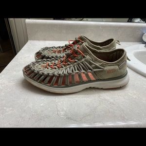 KEEN sandals size 9